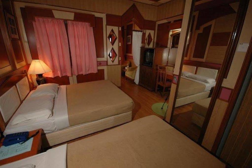 Shari La Island Resort Kampong Pasir Hantu Extérieur photo