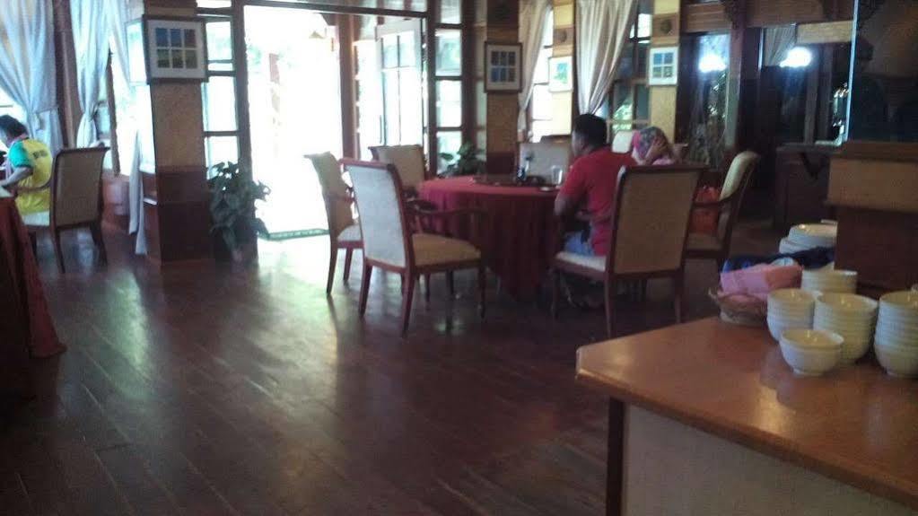 Shari La Island Resort Kampong Pasir Hantu Extérieur photo